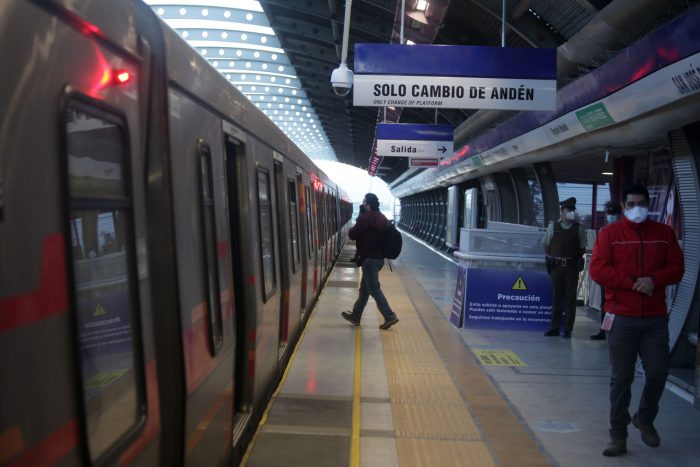Metro de Santiago realiza reapertura de tres estaciones de la Línea 4 que sufrieron destrozos durante el estallido social