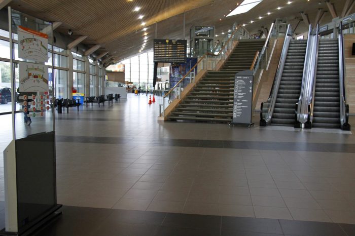 Aeropuerto de Concepción es cerrado de emergencia debido a presencia de pasajero con COVID-19