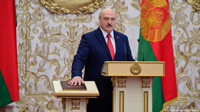 Bielorrusia: Lukashenko, investido para su sexto mandato en ceremonia secreta