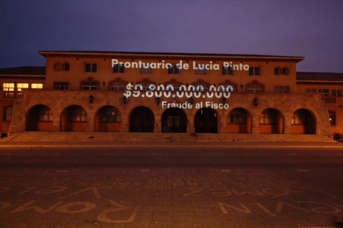 “Lucía Pinto debe pagar”: partidarios del Apruebo proyectaron imágenes en la intendencia de Coquimbo en relación a los casos de corrupción del ‘Papaya Gate’