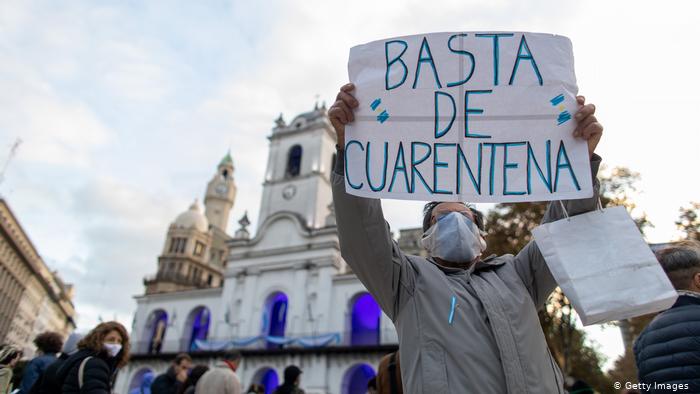 Argentinos otra vez a las calles en protesta contra el confinamiento