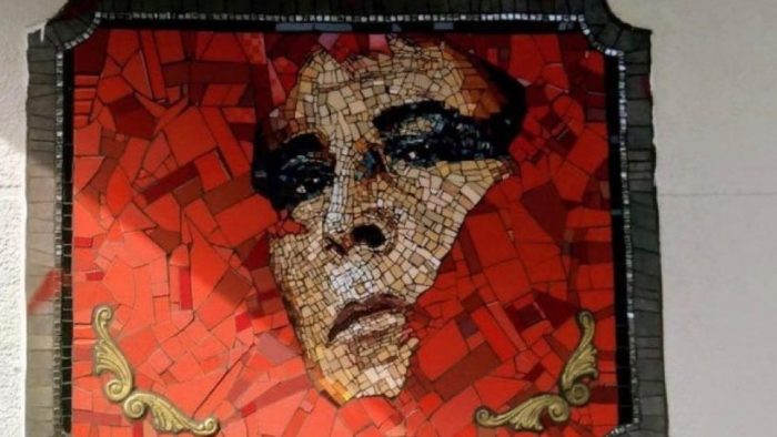 Ministerio de las Culturas condenó vandalización de mosaico en homenaje a Pedro Lemebel