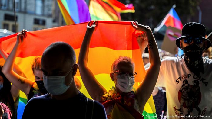 Instan a Polonia a respetar derechos de comunidad LGBT