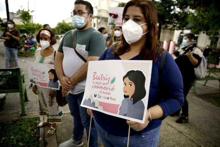 Exigen que El Salvador permita el aborto a niñas embarazadas por violación