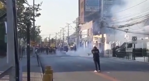 Barricadas, desórdenes y ataque a la 20° Comisaría de Puente Alto marcaron jornada de protestas en la comuna
