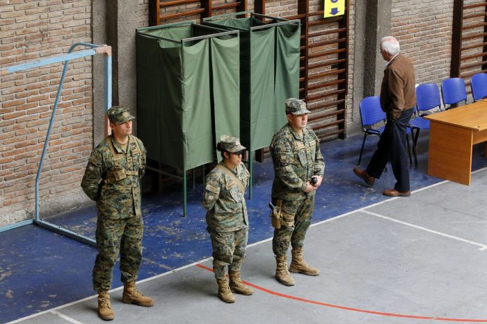 Plebiscito: Locales de votación comienzan a ser resguardados por personal de las Fuerzas Armadas y Carabineros