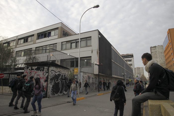 Universidad de Chile y Municipalidad de Santiago acuerdan convenio para fortalecer la educación pública del Instituto Nacional