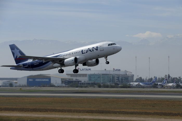Acciones de Latam Airlines cierran a la baja tras anuncio de venta de participación de familia Cueto