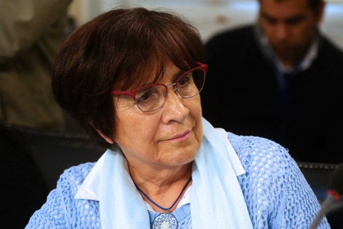 Carmen Hertz califica de «vergonzosa» decisión de la Cámara de homenajear a Sergio Onofre Jarpa