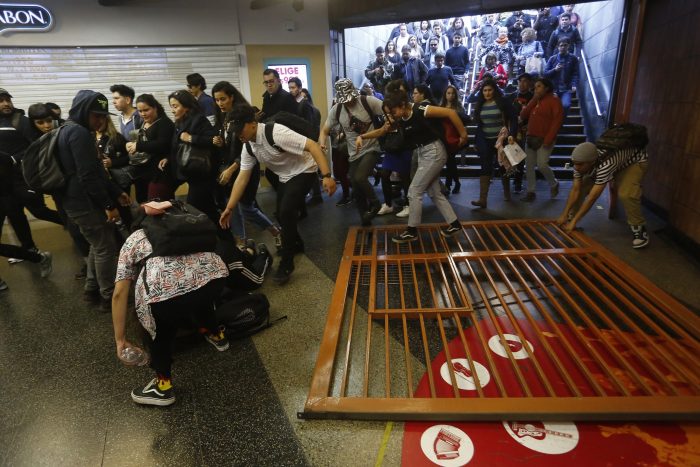 No solo fueron 30 pesos: se cumple un año de las primeras evasiones de protesta iniciada por estudiantes tras el alza del pasaje del Metro