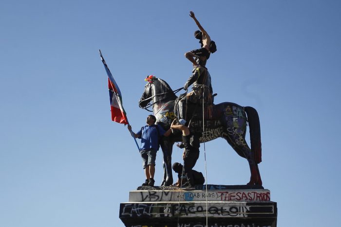 Alcalde de Cerro Navia ironiza con traslado de estatua del General Baquedano a su comuna: «Así nos aseguramos mínimo 20 carabineros de forma permanente»