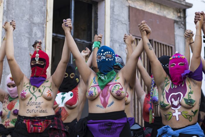 Diversas expresiones feministas buscan que la cultura no muera en Chile