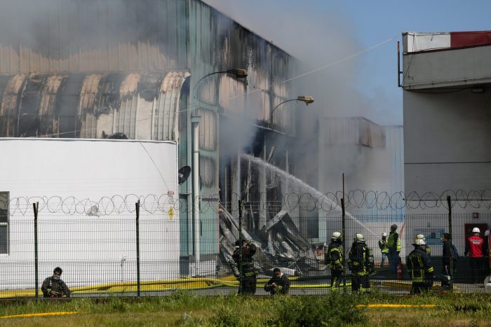 Incendio en pesquera de Talcahuano: Camanchaca asegura que «no ha habido liberación a la atmosfera de ningún tipo de gases o productos químicos»