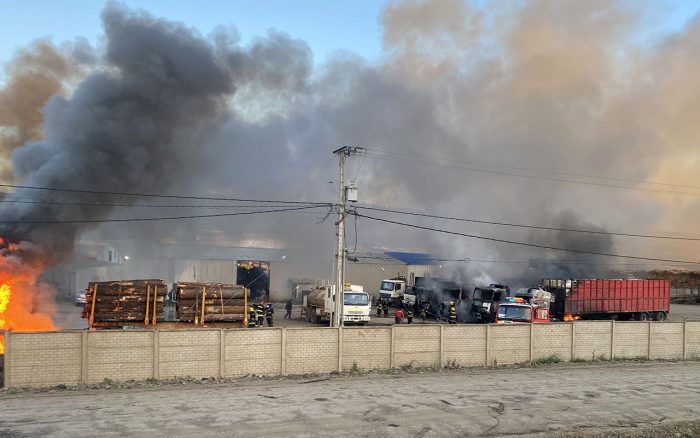 Advierten nuevas movilizaciones: agrupaciones de transportistas rechazaron ataque incendiario a camiones en Angol e hicieron llamado al Gobierno a frenar este tipo de acciones