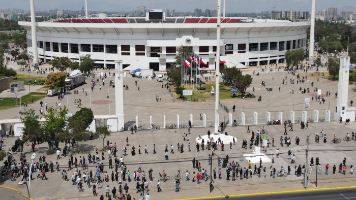 Alcance de nombres: Augusto Pinochet llega al Estadio Nacional para votar en el Plebiscito