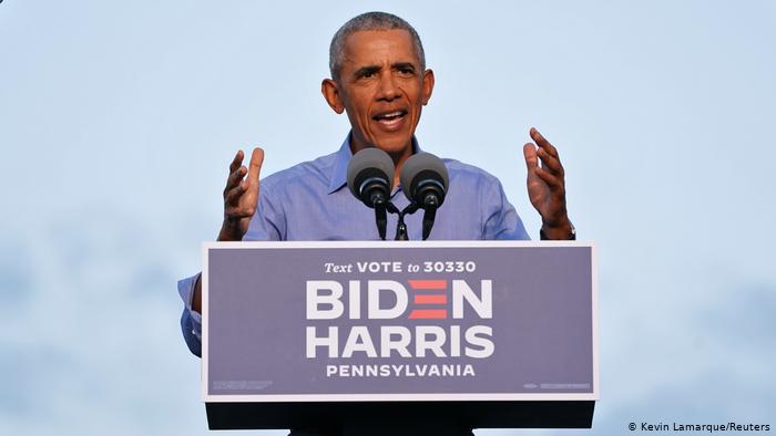 Obama llama a estadounidenses a votar en masa por Biden: “Esto no es un reality show”