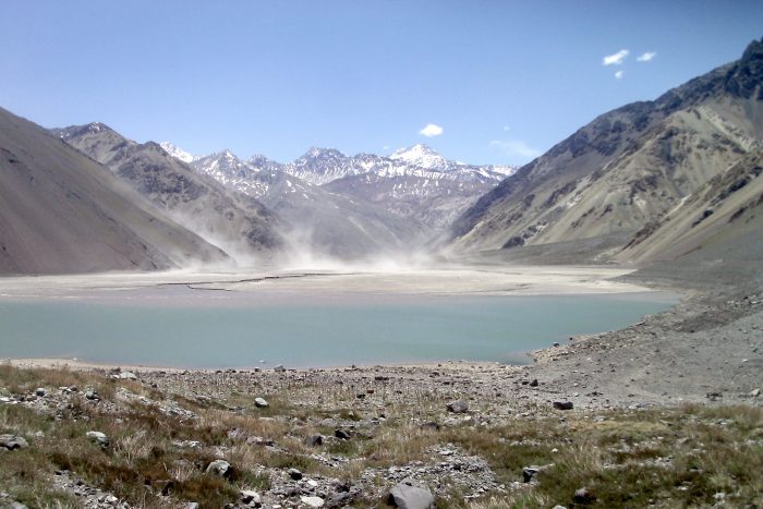 Estudio pronostica desaparición de lagos andinos que proveen agua al centro y norte de Chile