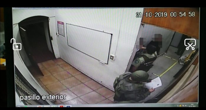 Dos carabineros formalizados por torturas en Comisaría de Peñalolén quedaron en prisión preventiva