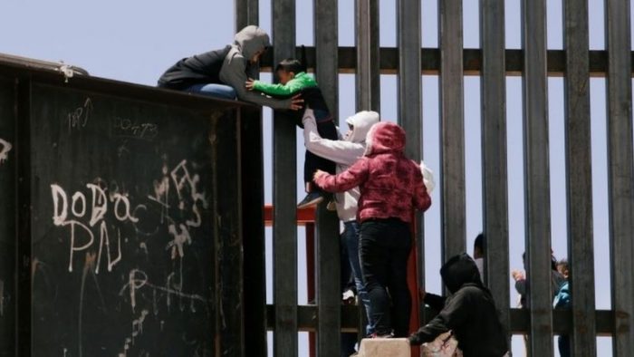 Estados Unidos sigue sin encontrar a los padres de 545 niños separados de ellos hace 2 años en la frontera con México