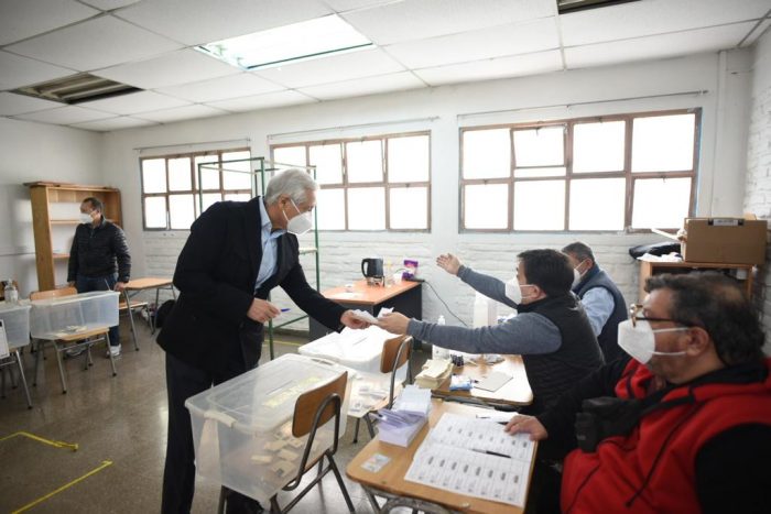 Heraldo Muñoz ejerció su derecho a voto: «Hoy será un gran día, va a marcar un hito en la historia de nuestro país»