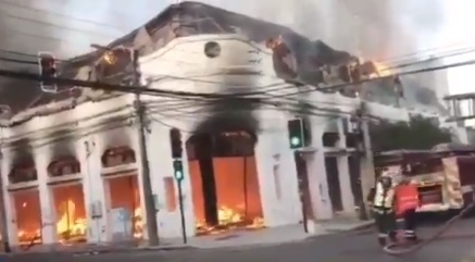 Locales de galería comercial en el centro de Talca fueron calcinados tras ser afectados por gran incendio