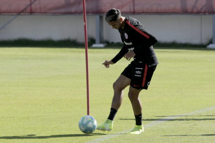 Primera baja en La Roja: Delantero Andrés Vilches es liberado de la convocatoria debido a que tiene que estar en «cuarentena preventiva»