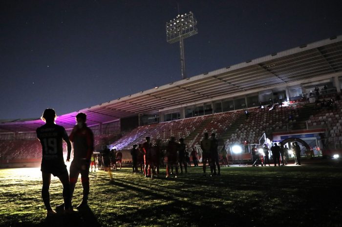 Incendio en el Estadio La Granja generó corte de luz y la suspensión del encuentro entre Curicó y Universidad Católica