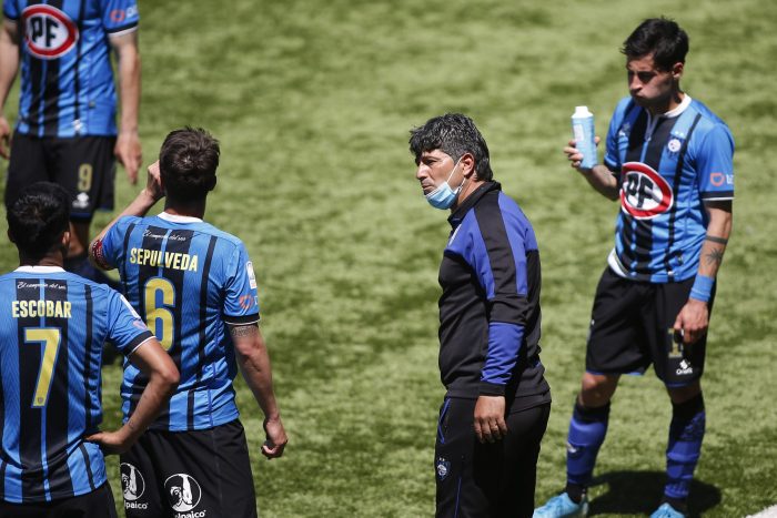 Huachipato cae ante Fénix en Uruguay y complica clasificación en la Sudamericana