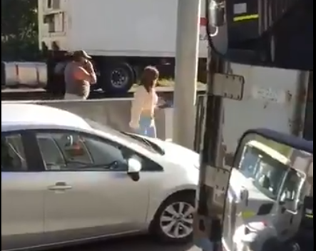 Camioneros hacen «encerrona» a mujer que conducía en estado de ebriedad con dos menores de edad en su vehículo
