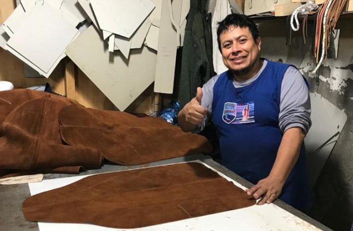 La marca chilena que busca aumentar la empleabilidad de los artesanos nacionales