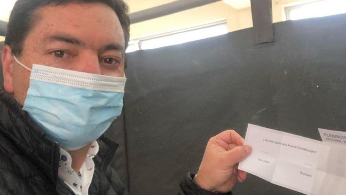 Diputado UDI infringió ley electoral al subir foto de su voto en Instagram