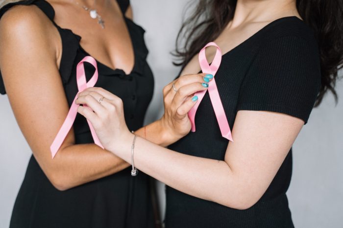 Cáncer de mama: mujeres de Fundación Oncológica reciben donación de prótesis para cirugía de reconstrucción mamaria