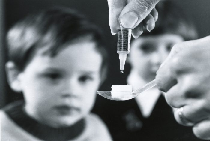 Día mundial contra la Polio: pasando del tratamiento oral a la inyectable se espera erradicar definitivamente la enfermedad