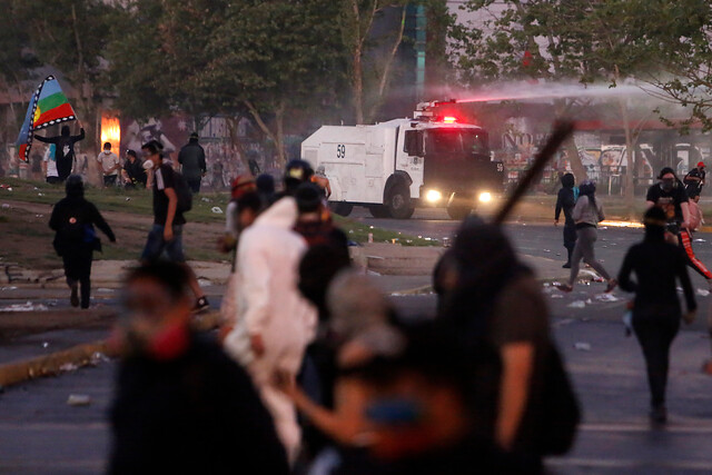 1.500 manifestantes y 8 detenidos: Carabineros califica últimas protestas como «las más violentas» desde el inicio de la pandemia