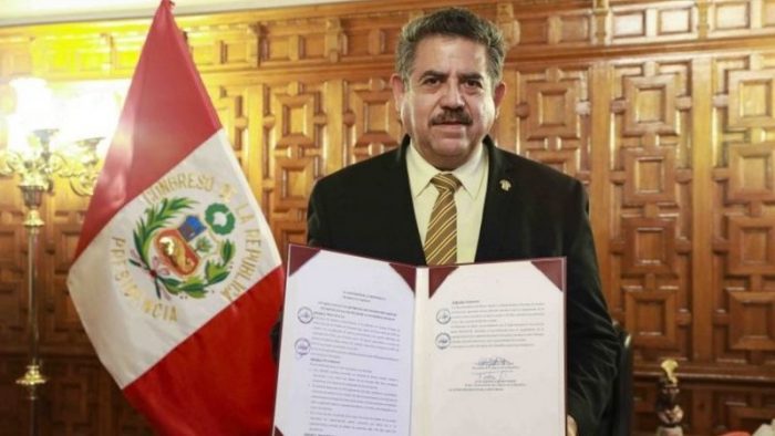 Quién es Manuel Merino, el presidente del Congreso de Perú que reemplaza al destituido Martín Vizcarra