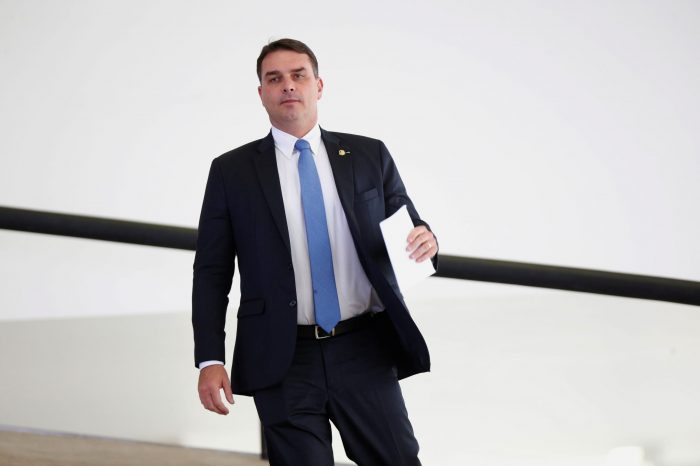 Hijo del presidente Jair Bolsonaro es acusado por supuesta trama de corrupción