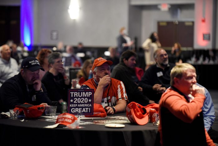Trump quema sus últimos cartuchos: equipo presenta una demanda para detener el conteo de votos en Michigan