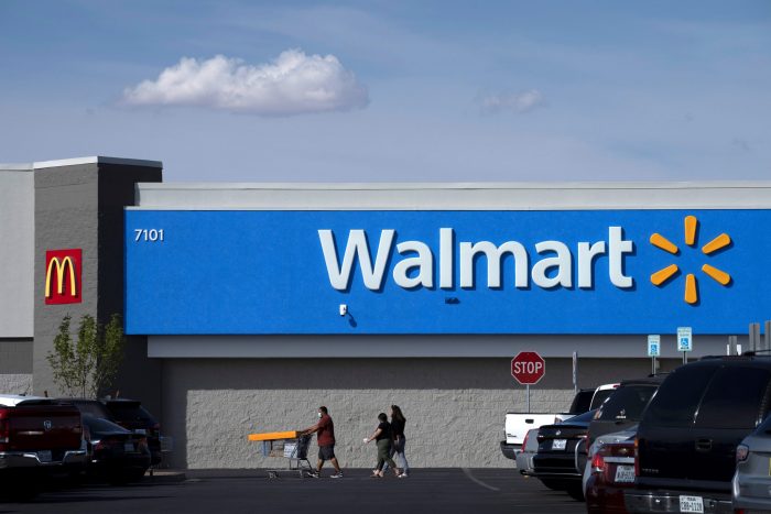 Walmart saca un pie de Argentina y llega a acuerdo para vender su negocio al Grupo de Narváez