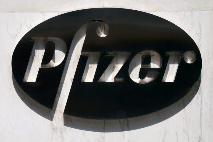 Ministro Paris por vacuna de Pfizer Biontech: «Es una noticia muy positiva, tenemos convenio firmado con esta empresa»
