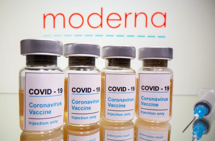 Sochinf advierte que anuncio de vacuna de Moderna podría «generar en la población la sensación que la pandemia está por acabar»