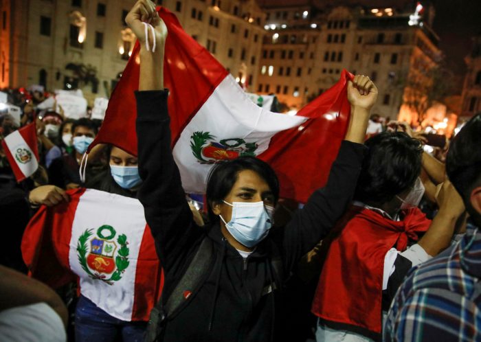 Gobierno de Perú designa nuevo gabinete liderado por una abogada constitucionalista