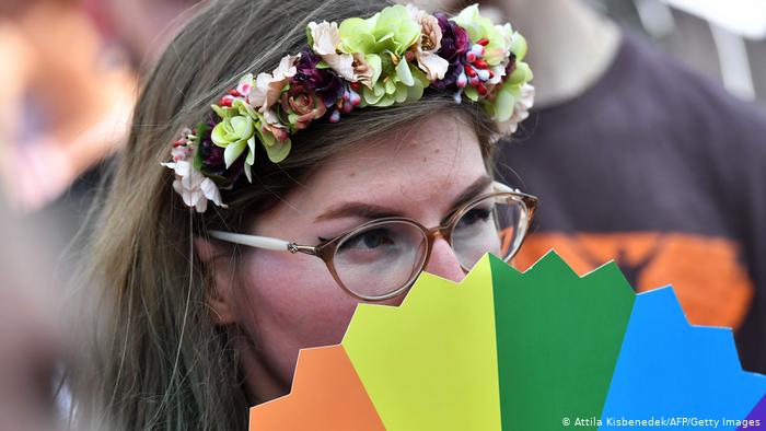 Hungría quiere prohibir la adopción a parejas homosexuales