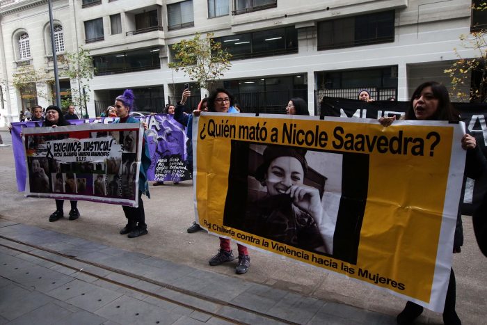 “Exigir justicia no es un delito”: Las Tesis exigen que se libere de cargos a las cinco mujeres que se tomaron la fiscalía en 2019 por el asesinato de Nicole Saavedra