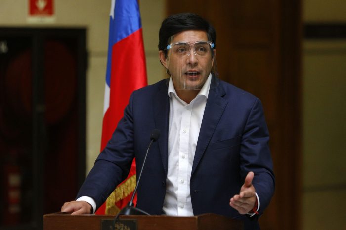 Más críticas de RN al ministro Briones: diputado Jorge Durán asegura que al ministro de Hacienda “le faltan dedos para el piano”