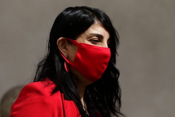 Contraloría mete presión y solicita informe por denuncia contra Karla Rubilar: ministra se defiende y asegura que la están acusando «gratuitamente»