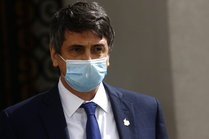 «Afirmaciones como esta no contribuyen»: Ministro Couve criticó a diputado Fuenzalida (RN) tras señalar que «por ningún motivo» se pondría la vacuna contra el COVID-19