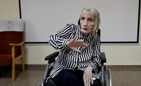 Mujer con alzheimer recuerda su pasado como bailarina con el «Lago de los Cisnes»