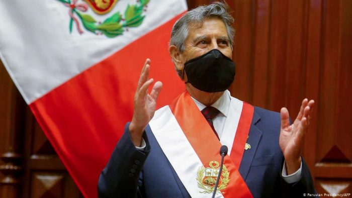 Francisco Sagasti descarta cambios a la Constitución de Perú