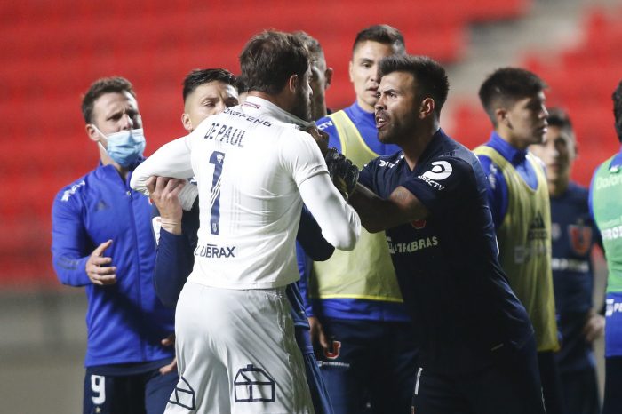 Paños fríos en la U: Fernando De Paul se refiere a pelea con Gonzalo Espinoza y agradece a sus compañeros por sacarlo ya que su reacción «no fue la mejor»