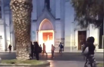 Incendio en la Catedral San José de Antofagasta al término de una manifestación